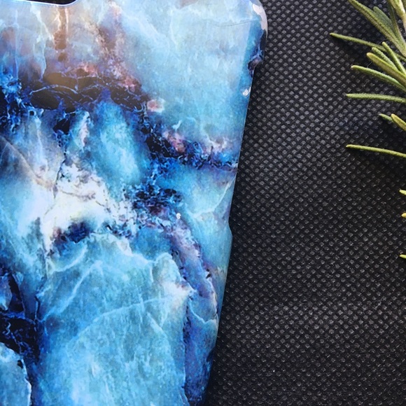 Two iPhone covers - Picture 3 of 3